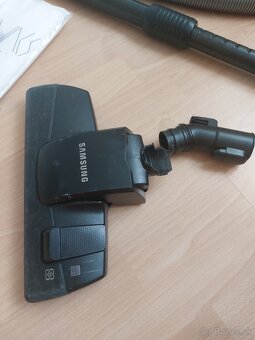 Vysávač zn. Samsung - 9