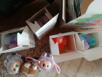 Predám LABUBU spieva a bliká ELADÓ énekló LABUBU 9-€ - 9