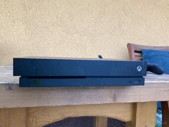 Xbox one X - 1000 GB + ovladač + 2x nová hra - 9