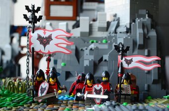 Predám Vlajky a Plášte pre lego castle - 9