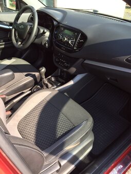 Lada Vesta 1.6 16V MPI Luxe  4 900 € - 9