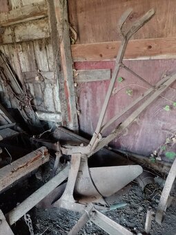 Staré pluhy,brány,sejačka,valec... - 9