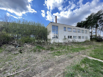 Predaj Administratívnej budovy s Halou v lokalite Dolné Kršk - 9
