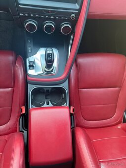Jaguar E-Pace P200 R-Dynamic SE AWD - 9