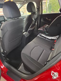 Hyundai i30 kombi, automat, ťažné, zimné/letné komplety - 9