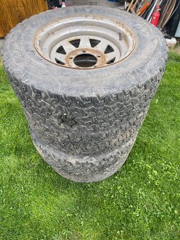 Predám tréner pneumatiky aj s diskami 225/70 R 15 - 9