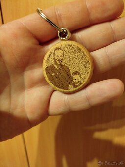 Kľúčenky prívesky z koženky a dreva - 9