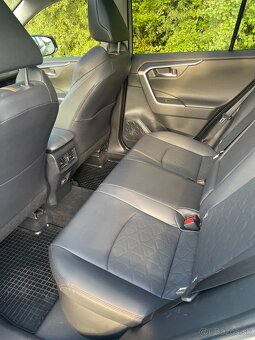 TOYOTA RAV4 2.5 HYBRID 4X4 ADVENTURE (odpočet DPH) - 9