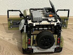 Lego Defender 42110 - 9