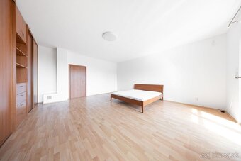 MIKELSSEN - Na predaj 7 izbový rodinný dom na Kolibe - 9