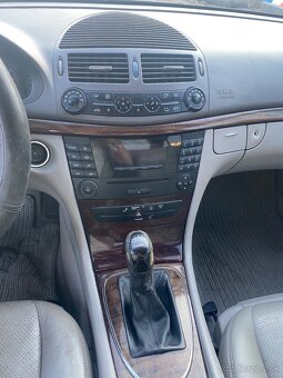 Mercedes-Benz E240 - 9