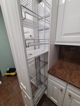 Moderná kuchynská linka so spotrebičmi - 9