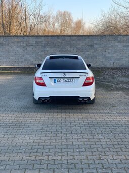 MERCEDES BENZ C63 AMG 2011 6.2 V8 400KW COUPE/PANO/KEYLESS - 9