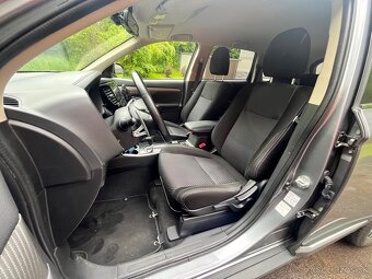 Mitsubishi Outlander 2.2 DI-D AT 4x4 2017 plna historia - 9