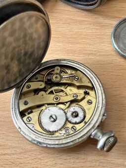 Staré hodinky Swiss Poljot, obal Omega, Ruhla - 9