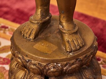 Bronzová socha bodhisattvu Avalókitéšvary (Padmapáni) - 9