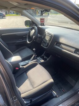 Mitsubishi Outlander 2.2 DI-D 4WD, 7-miestny, 2015 - 9