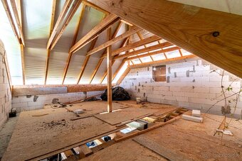 BEDES | Tradičný rodinný dom v rekonštrukcií, obec Šútovce - 9