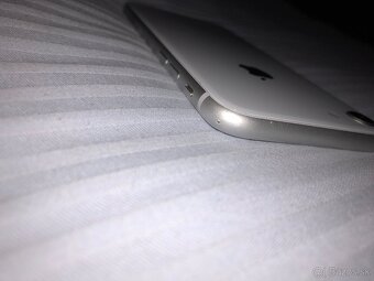 Apple iPhone 8 White 64 gb - 9