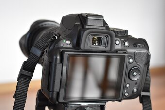 Nikon D5200 s VR objektivom 18 - 55 AF-s 9 tisiic zaberov - 9