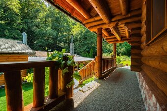 Zabehnutý areál s reštauráciou a novým zrubom na predaj – Li - 9