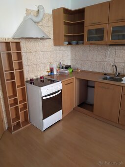 Dám do prenájmu 2,5 izbový byt s dvomi balkónmi - 9