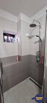 PREDAJ: Rodinný dom + 2x garáž, s pozemkom 591 m2 - Komárno - 9