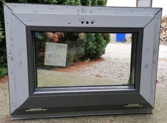 Predám plastové okno, biela, zlatý dub, sivá - 9