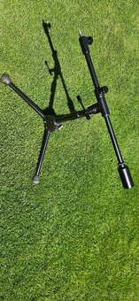 Stojany na mikrofóny, svetla, mix pulty, noty atď. - 9