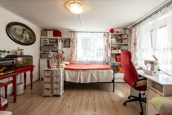 Pokoj vidieka, výhody mesta – Rodinný dom v Novej Bani na pr - 9