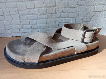 Pull & Bear sandále v.40 - 9