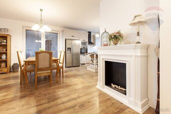 Na predaj 5-izbový rodinný dom v Sološnici - 9