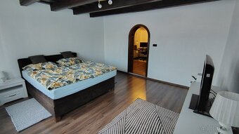 Predám väčší podkrovný rodinný dom v obci Košúty - 9