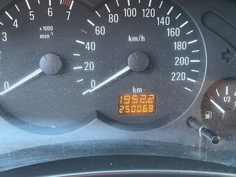 Opel Meriva 1.6, 16V, 64kW, r.v.2004 - 9