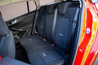 Ford Focus Kombi 1.5 EcoBlue Active X A/T AJ NA SPLÁTKY - 9