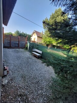 PINK Reality - Záhradka s murovanou poschodovou chatou v obc - 9