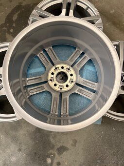 Nepoužité hliníkové disky 5x112 R18 Mercedes GLA Škoda VW - 9
