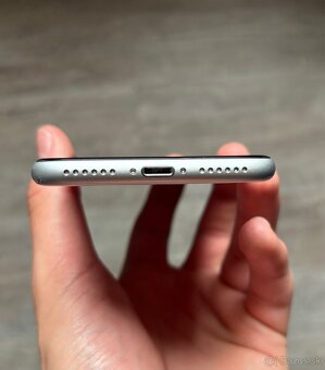 iPhone SE 2020 - 9