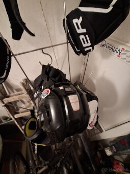 Hokejová výstroj - 9