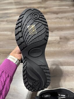 Michael Kors Dara ZIP Bootie - 9