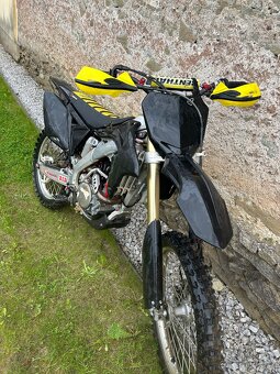 SUZUKI RMZ 250 - 9