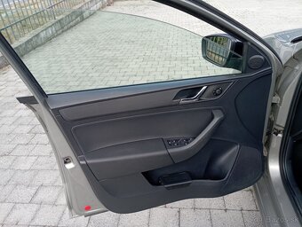 Škoda Rapid 1,2i 66kW,M5, r.16 - 9