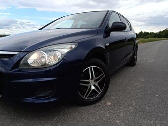 Hyundai I30, 1.4 benzín, r.2010, dobrý stav - 9