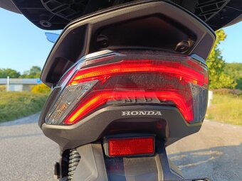 Honda PCX 125 r.v. 2022 - 9