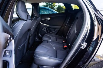 Volvo V40 D3 2.0L 150k Momentum - 9