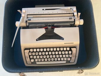 Písací stroj s kufríkom - 9