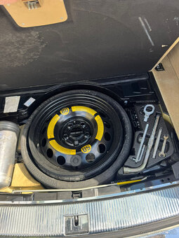 Volkswagen Touareg 2.5 TDI – 1. majitel, perfektní stav - 9