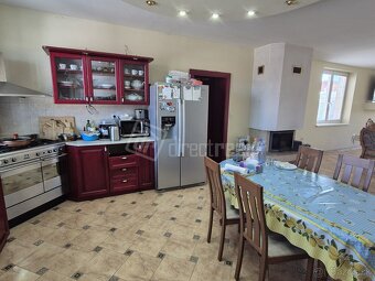 Veľký priestranný rodinný dom v top lokalite - Kolón… - 9