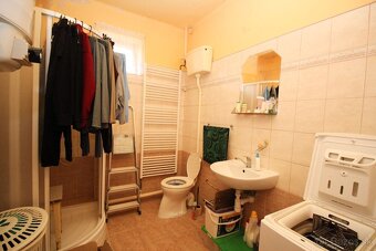 Dvojgeneračný rodinný dom s veľkým pozemkom - 9