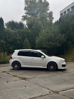 VW Golf GTI edition 30, manuál, strešné okno, candy white - 9